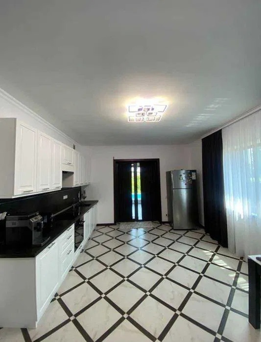 Оренда будинку 255 м²