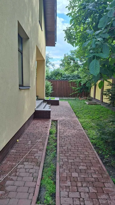 Оренда будинку 175 м², Постова вул.