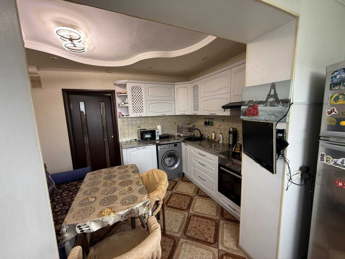 Продажа 3-комнатной квартиры 81 м², Ревуцкого ул., 19/1