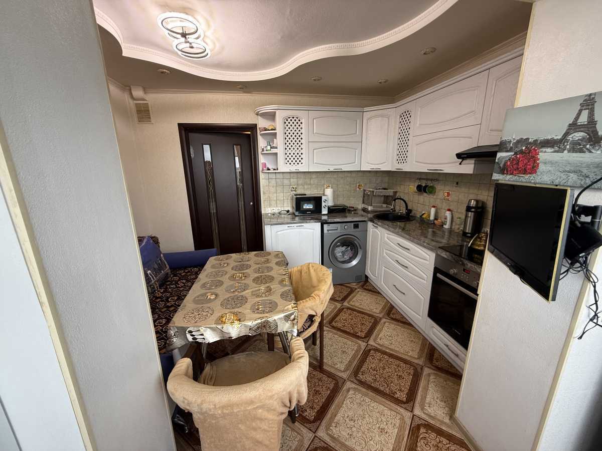 Продажа 3-комнатной квартиры 81 м², Ревуцкого ул., 19/1