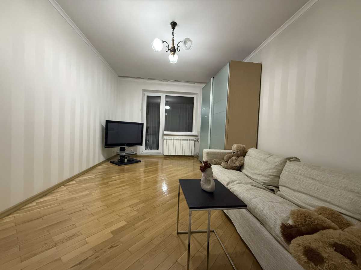 Продажа 3-комнатной квартиры 81.2 м², Новаторов ул.