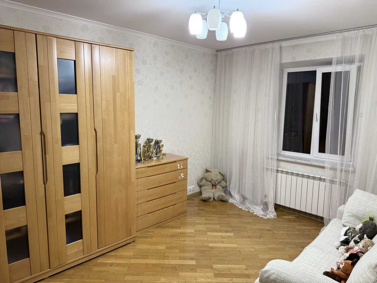Продажа 3-комнатной квартиры 81.2 м², Новаторов ул.