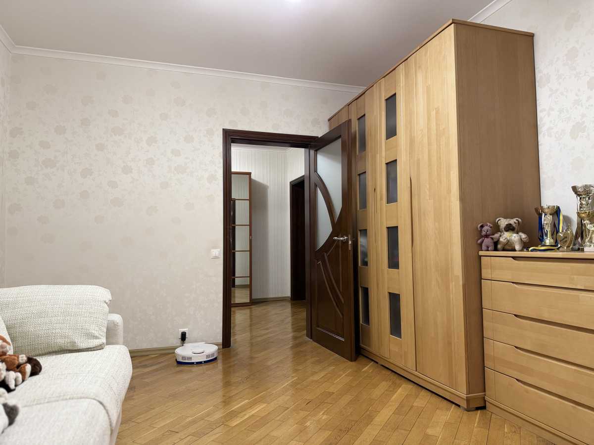 Продажа 3-комнатной квартиры 81.2 м², Новаторов ул.