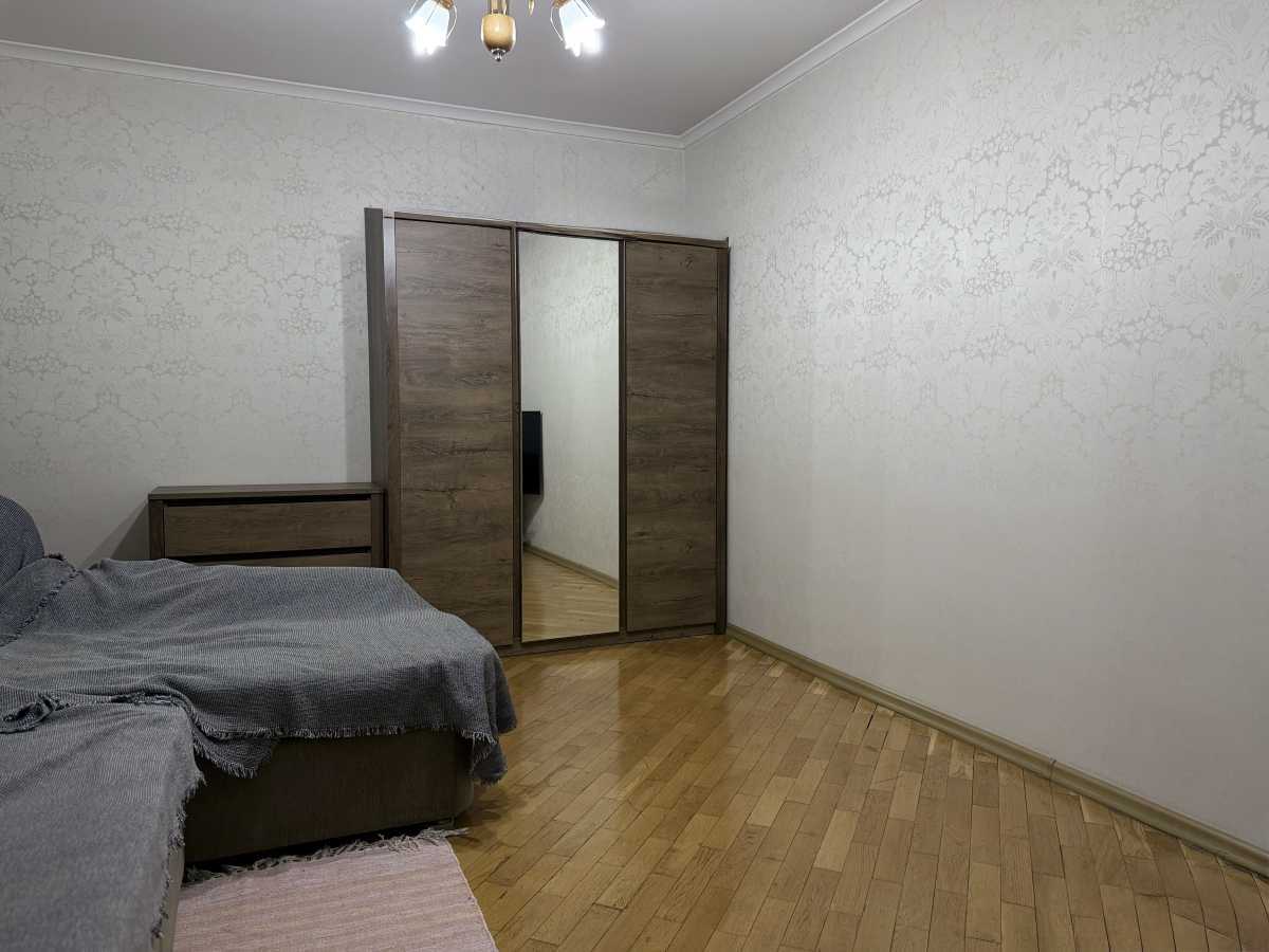 Продажа 3-комнатной квартиры 81.2 м², Новаторов ул.