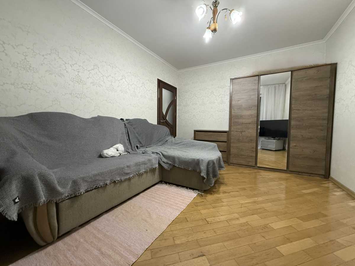 Продажа 3-комнатной квартиры 81.2 м², Новаторов ул.