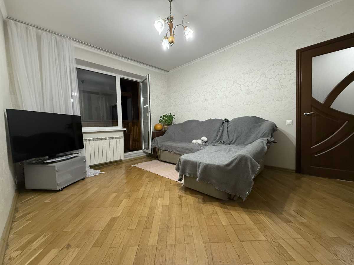 Продажа 3-комнатной квартиры 81.2 м², Новаторов ул.
