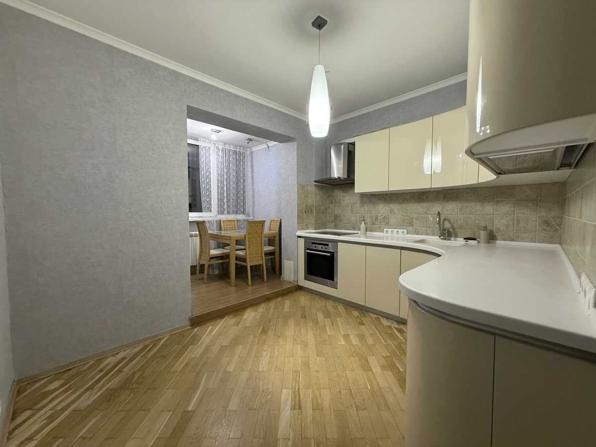 Продажа 3-комнатной квартиры 81.2 м², Новаторов ул.