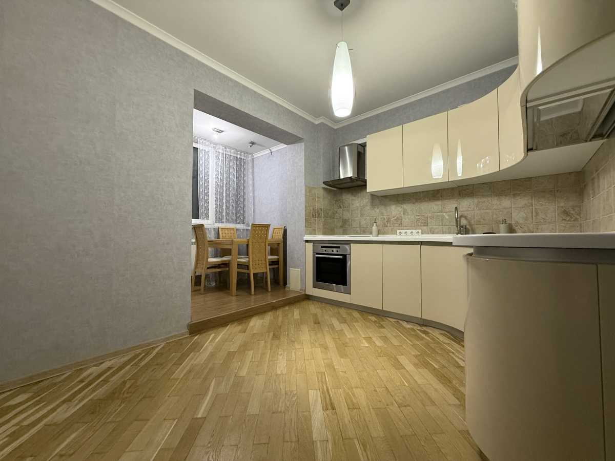 Продажа 3-комнатной квартиры 81.2 м², Новаторов ул.