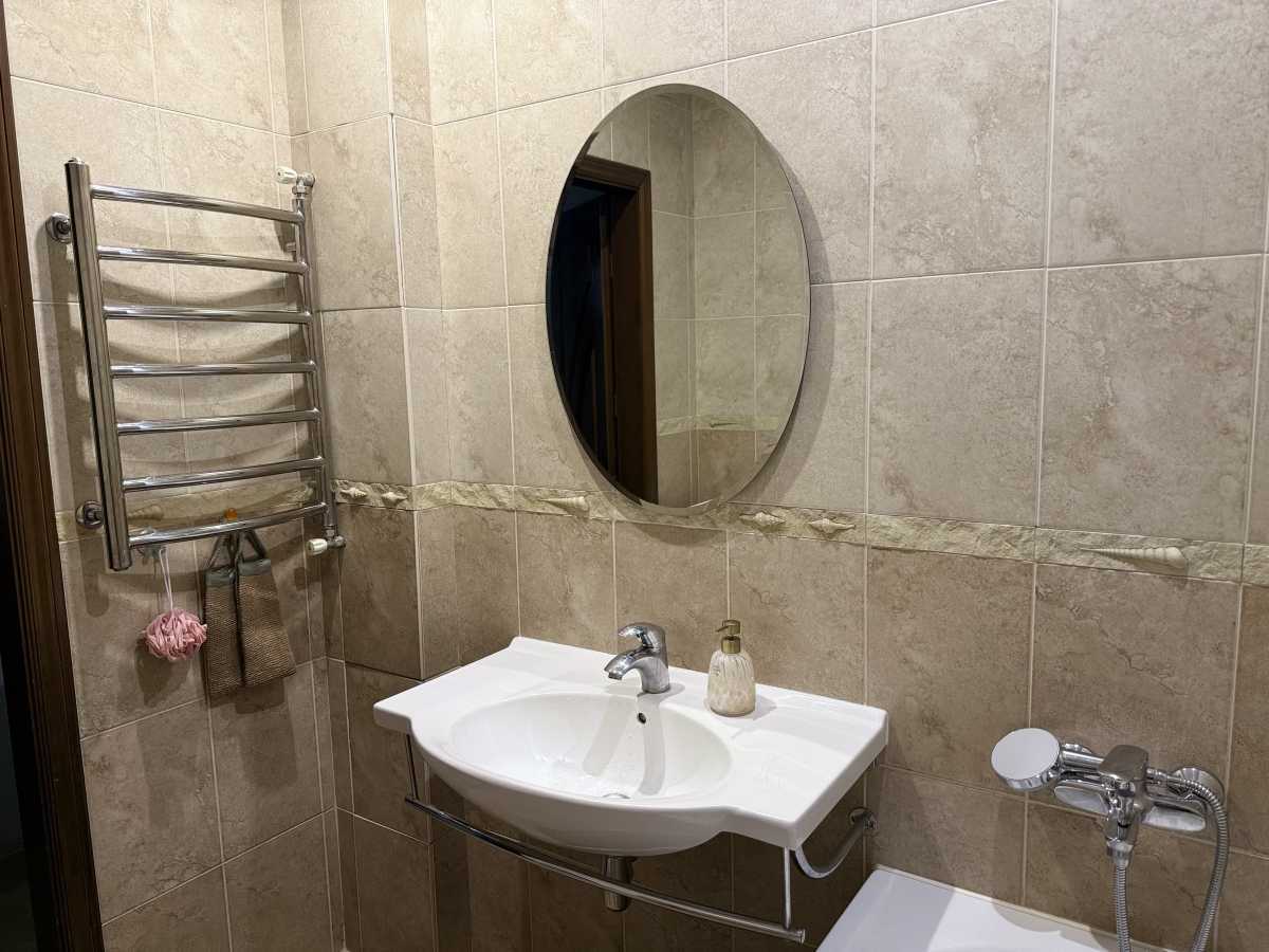Продажа 3-комнатной квартиры 81.2 м², Новаторов ул.