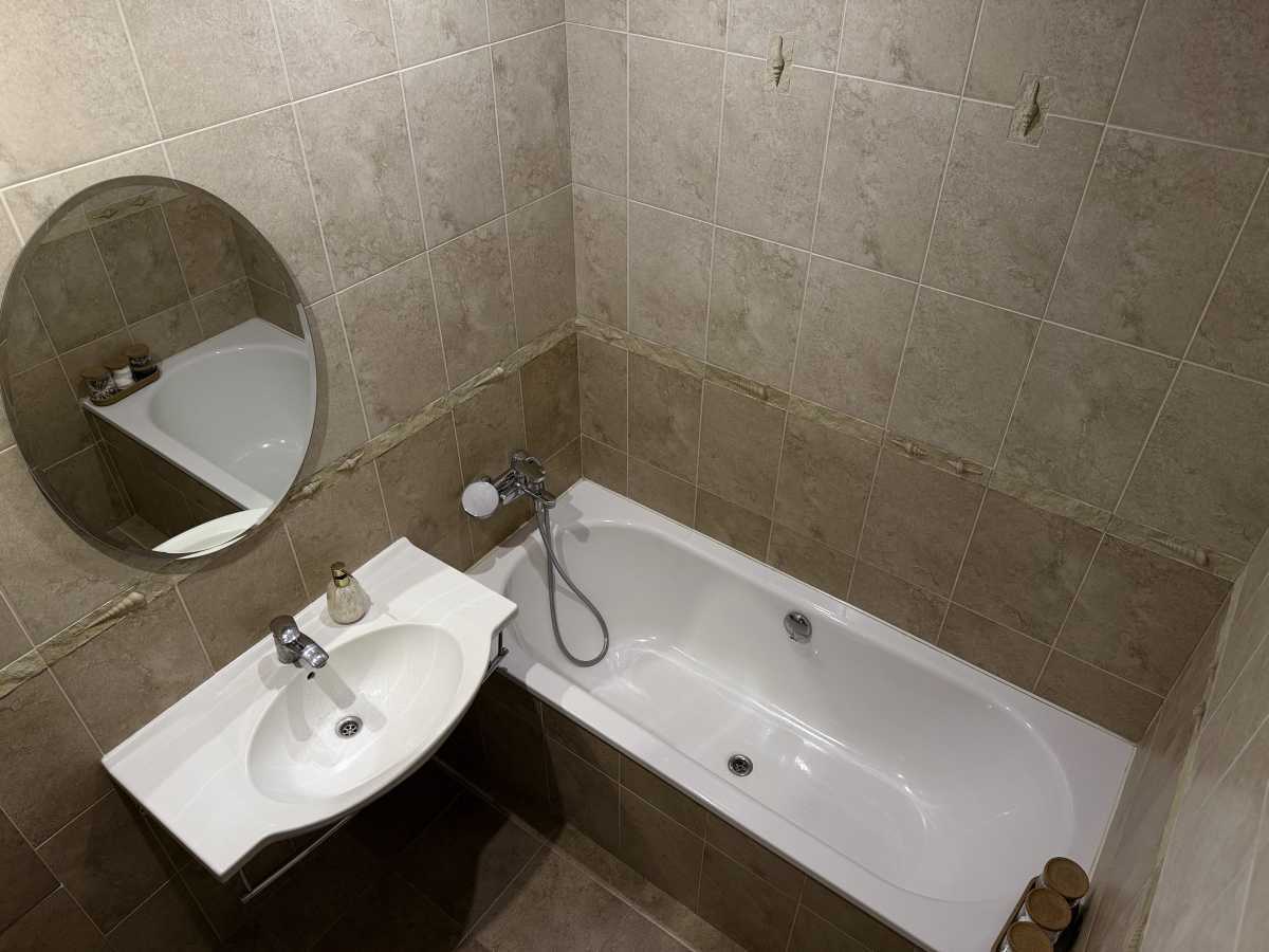 Продажа 3-комнатной квартиры 81.2 м², Новаторов ул.