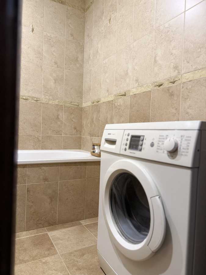 Продажа 3-комнатной квартиры 81.2 м², Новаторов ул.