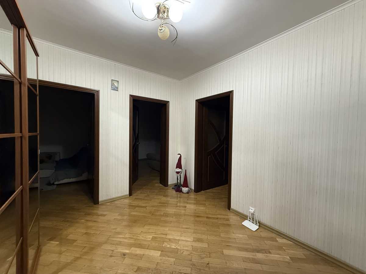 Продажа 3-комнатной квартиры 81.2 м², Новаторов ул.