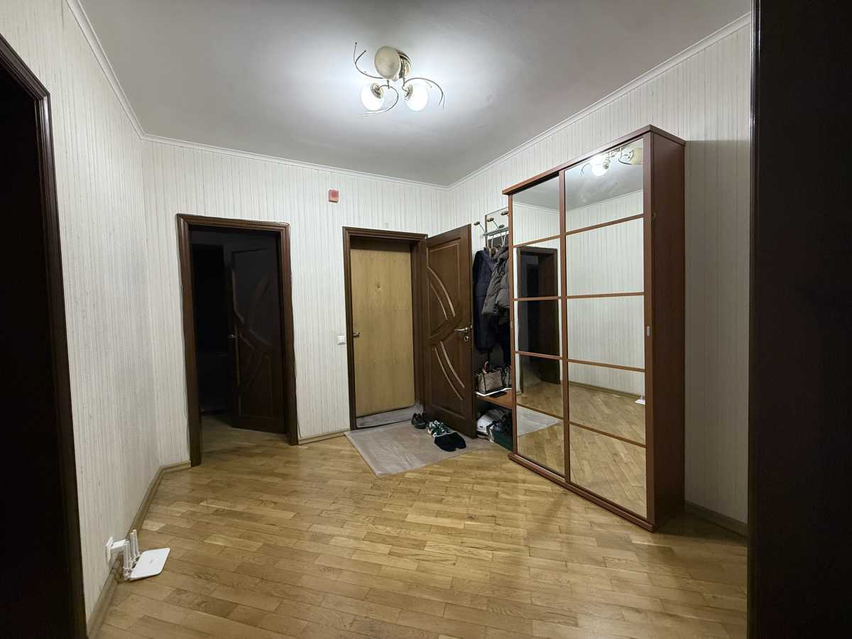 Продажа 3-комнатной квартиры 81.2 м², Новаторов ул.