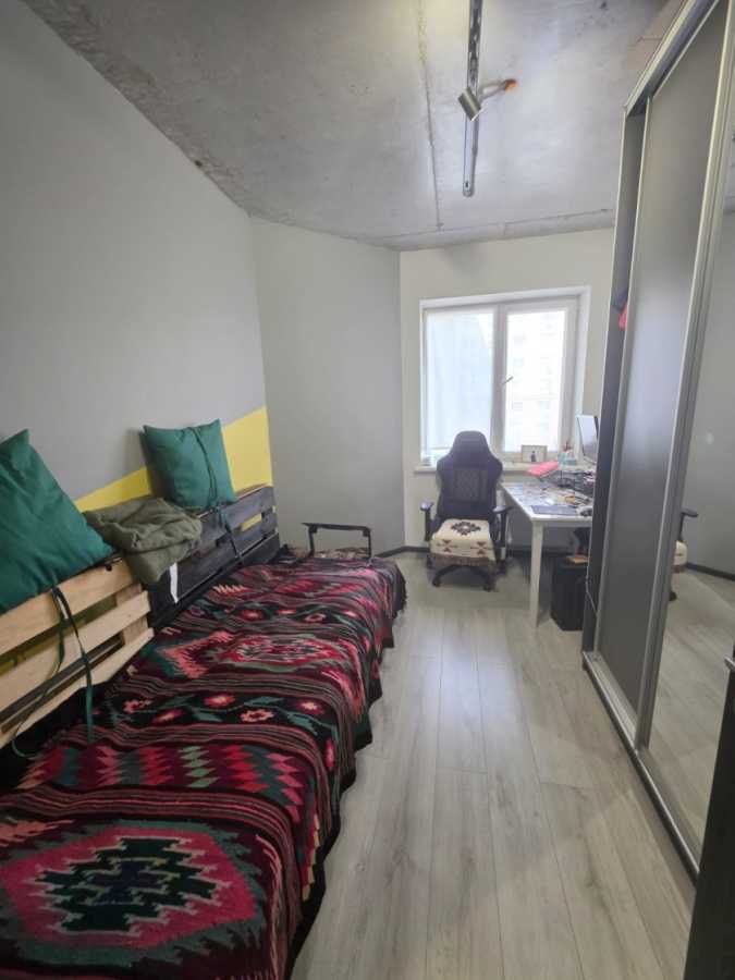 Продаж 3-кімнатної квартири 70 м², Героїв Небесної Сотні просп., 32/2