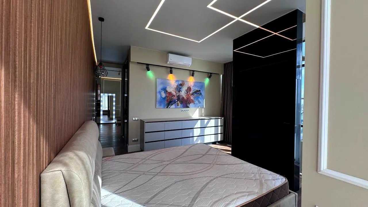 Продажа 2-комнатной квартиры 75 м², Олеговская ул., 1