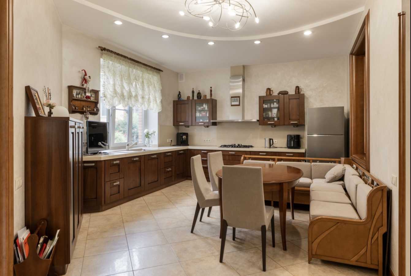Продажа дома 300 м², Киево-Мироцкая ул., 34а