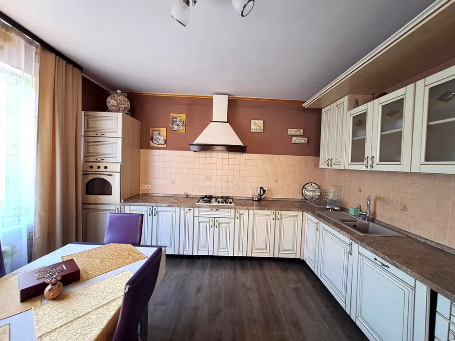 Оренда котеджу 300 м², Мисливська вул.