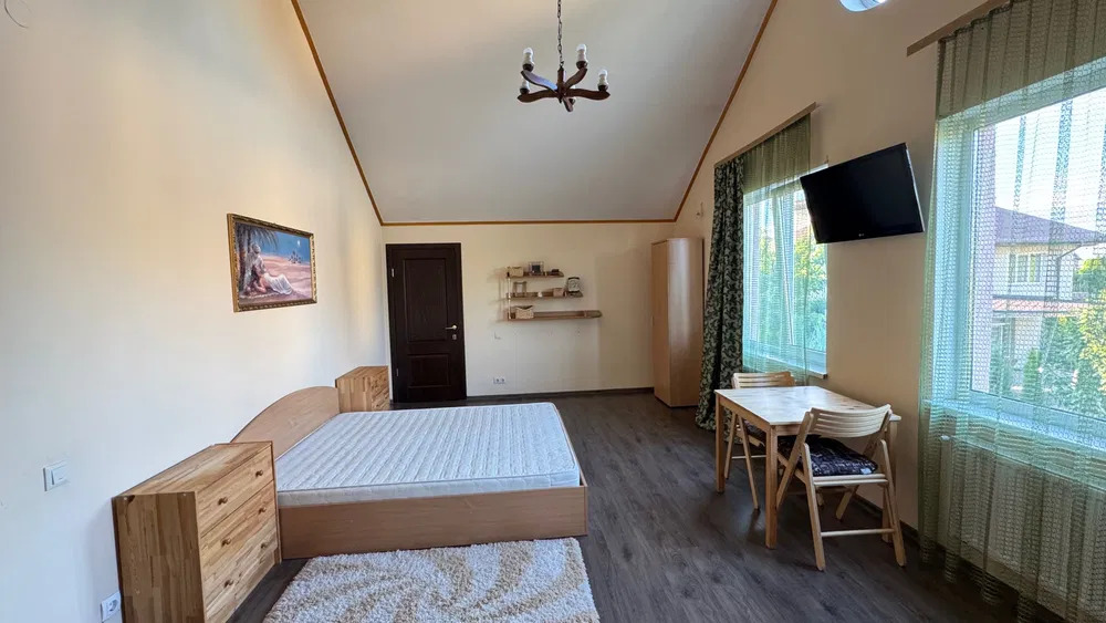 Оренда котеджу 300 м², Мисливська вул.