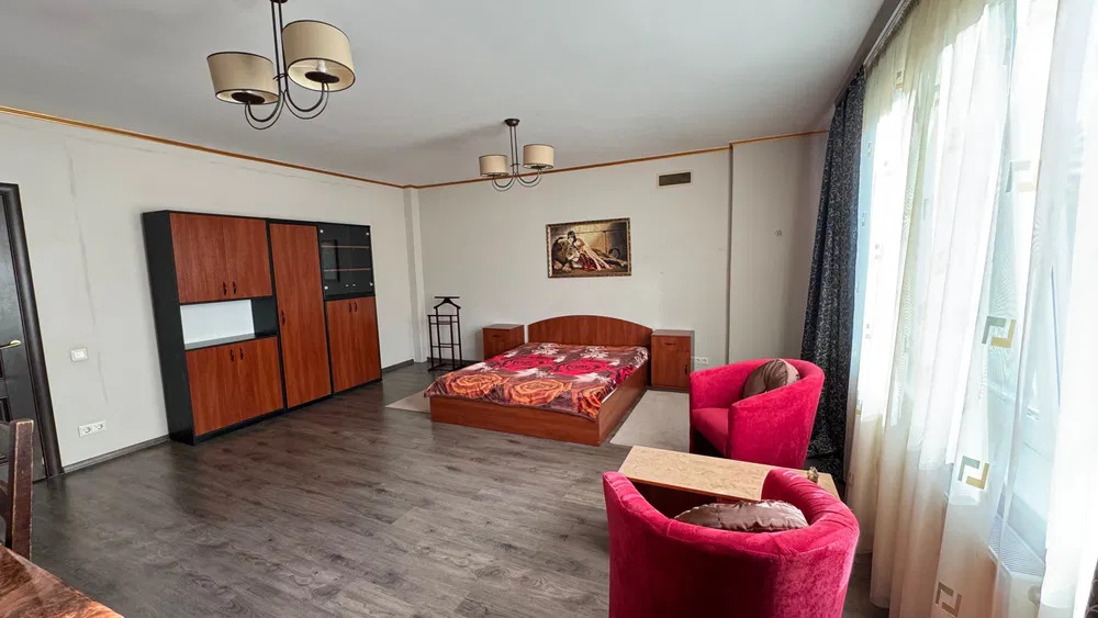 Оренда котеджу 300 м², Мисливська вул.