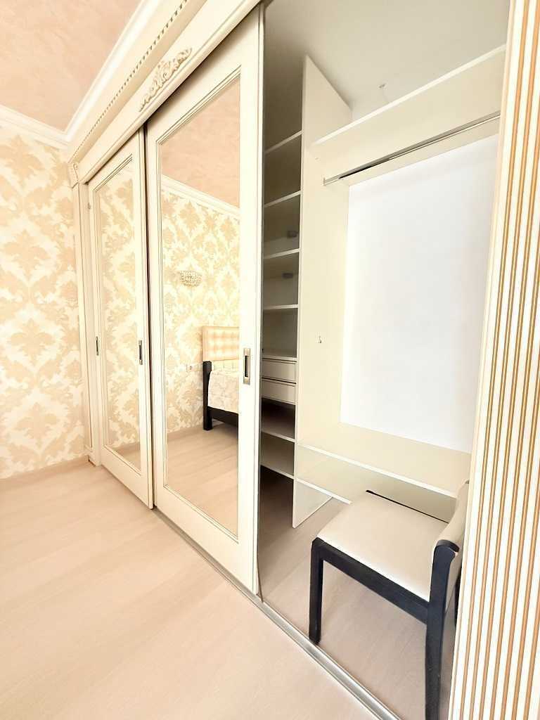 Продажа 1-комнатной квартиры 65 м², Практичная ул., 2