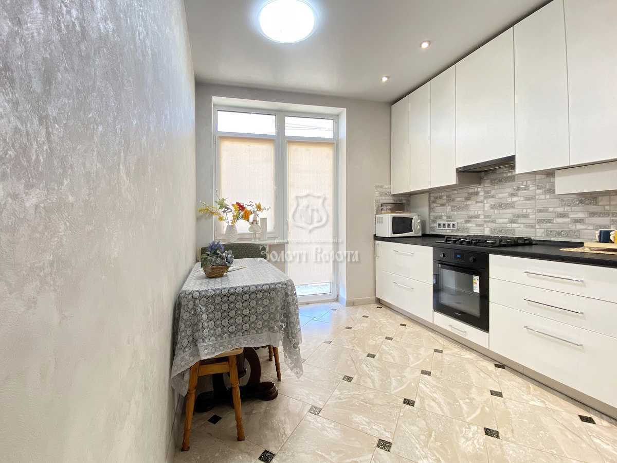 Продаж 2-кімнатної квартири 64.7 м², Західна вул., 10