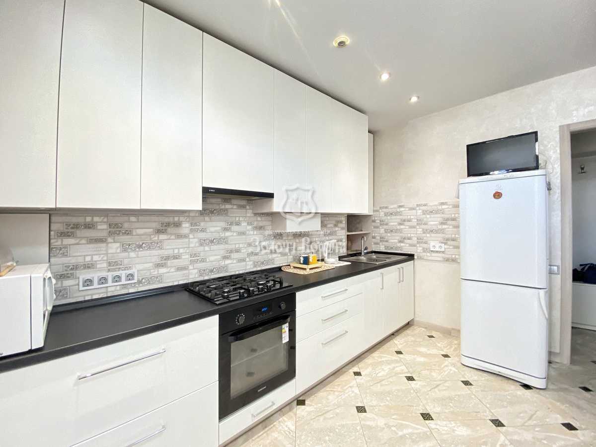 Продаж 2-кімнатної квартири 64.7 м², Західна вул., 10