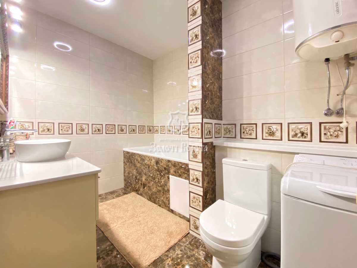 Продаж 2-кімнатної квартири 64.7 м², Західна вул., 10