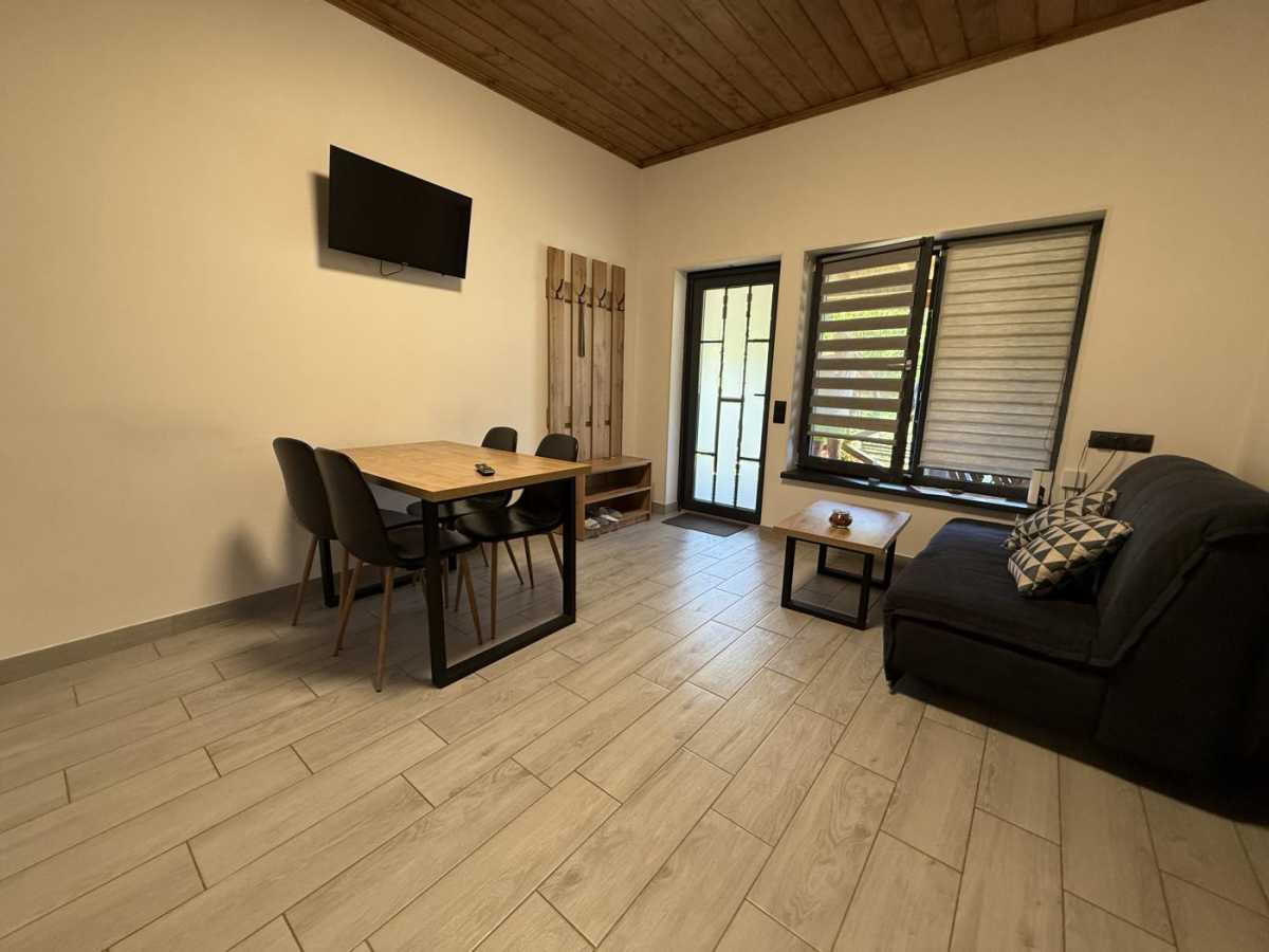 Продаж 3-кімнатної квартири 63 м², Степана Бандери
