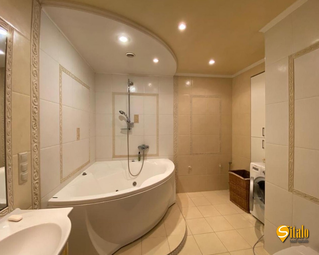 Продажа 3-комнатной квартиры 141.7 м², Победы просп., 107