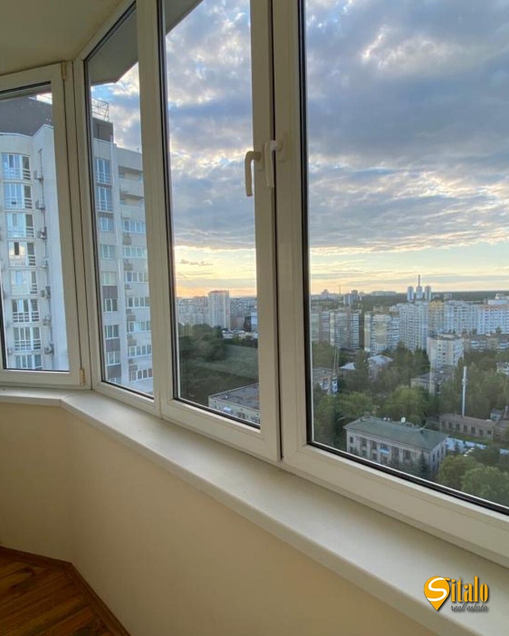 Продажа 3-комнатной квартиры 141.7 м², Победы просп., 107