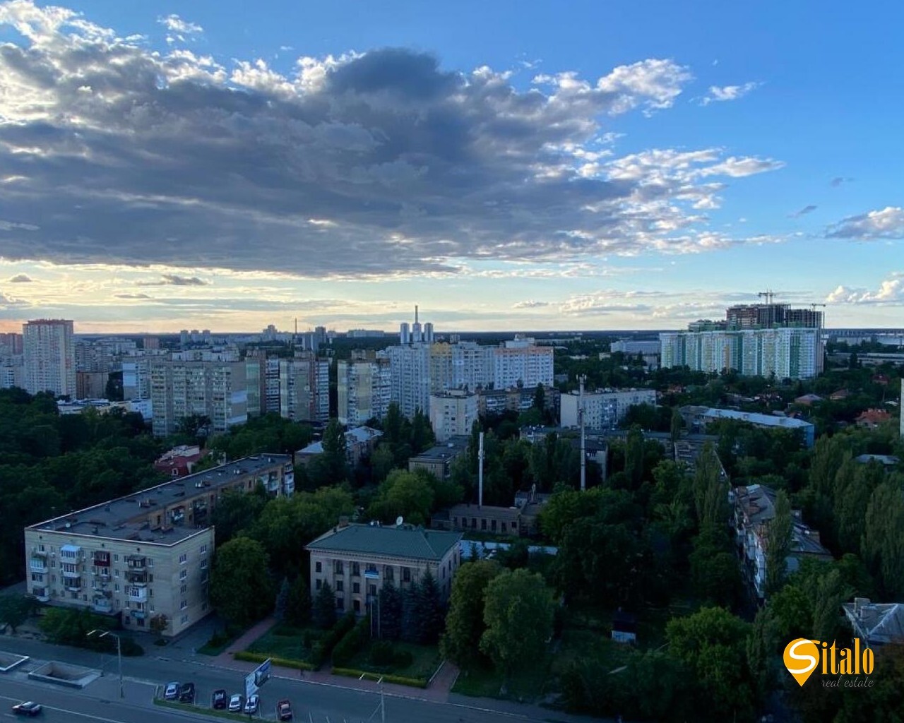 Продажа 3-комнатной квартиры 141.7 м², Победы просп., 107