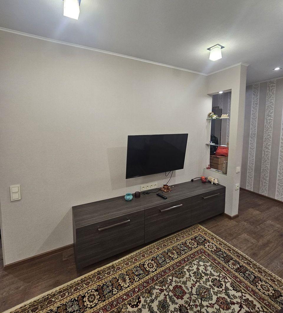 Продажа 3-комнатной квартиры 60 м², Севастопольская ул., 30