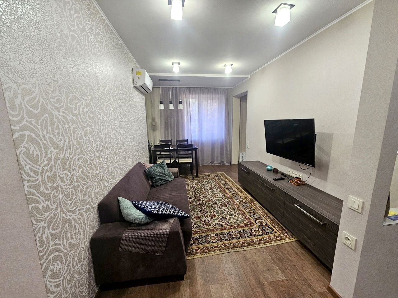 Продажа 3-комнатной квартиры 60 м², Севастопольская ул., 30