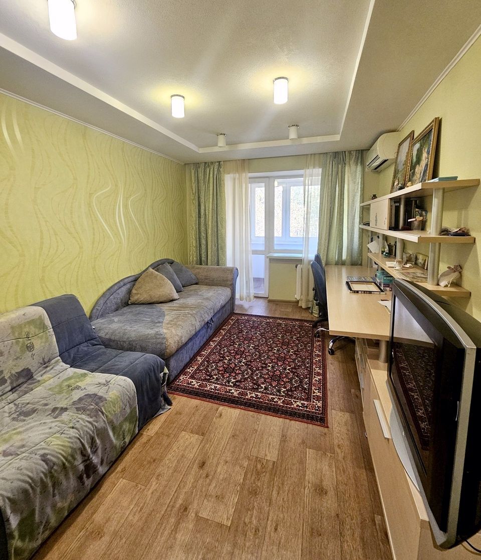 Продажа 3-комнатной квартиры 60 м², Севастопольская ул., 30