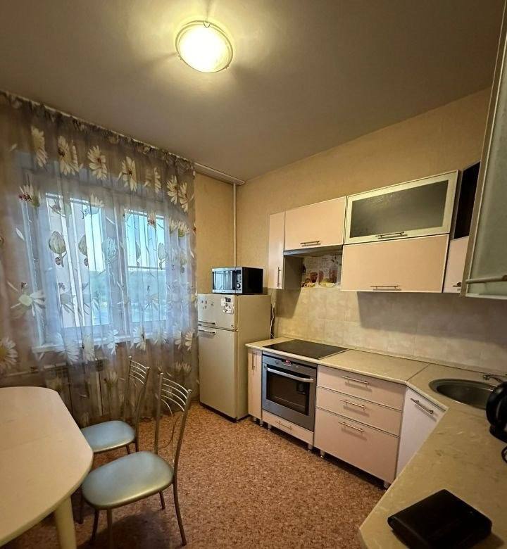Оренда 2-кімнатної квартири 55 м², Шептицького вул., Грушевського, 13