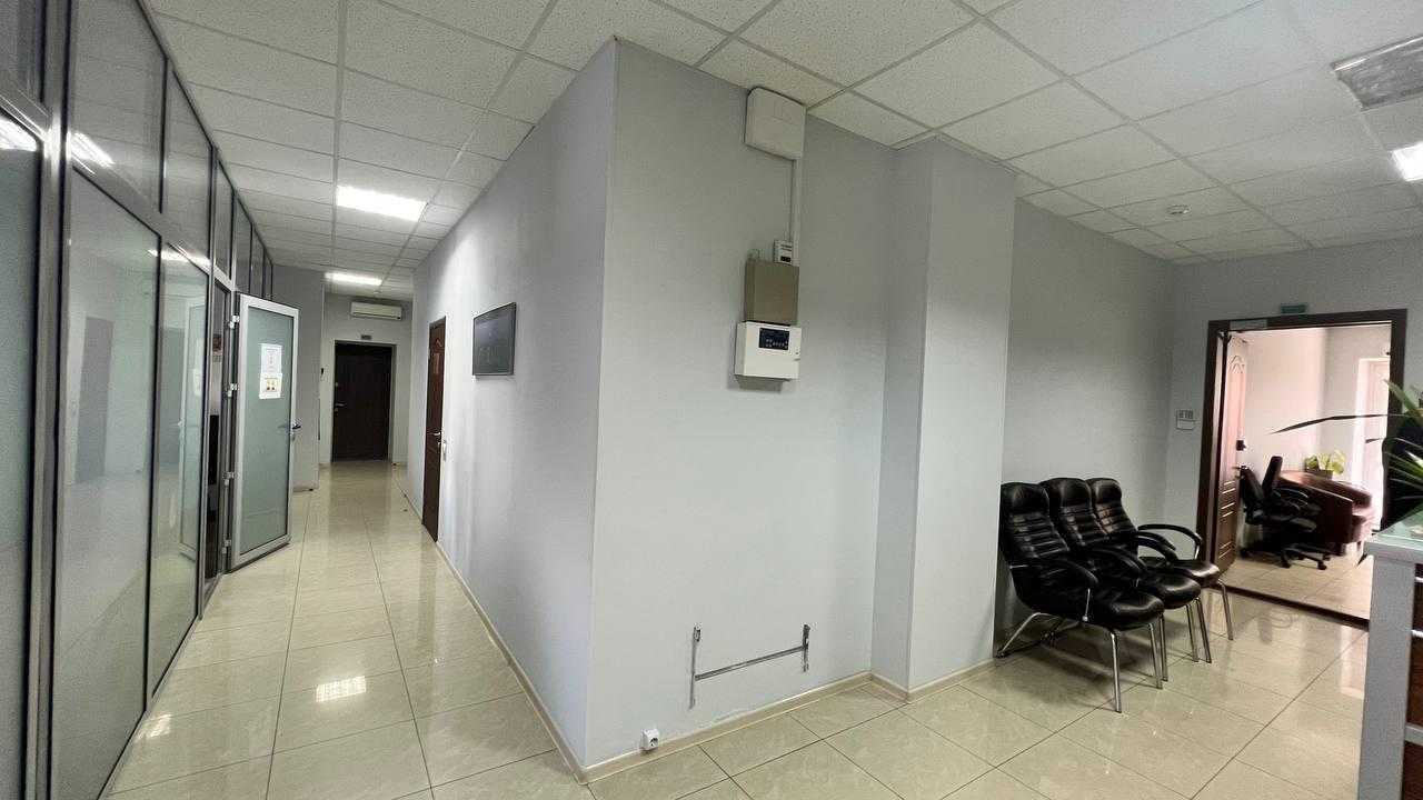 Оренда офісу 180 м², Євгена Коновальця вул., 32Г