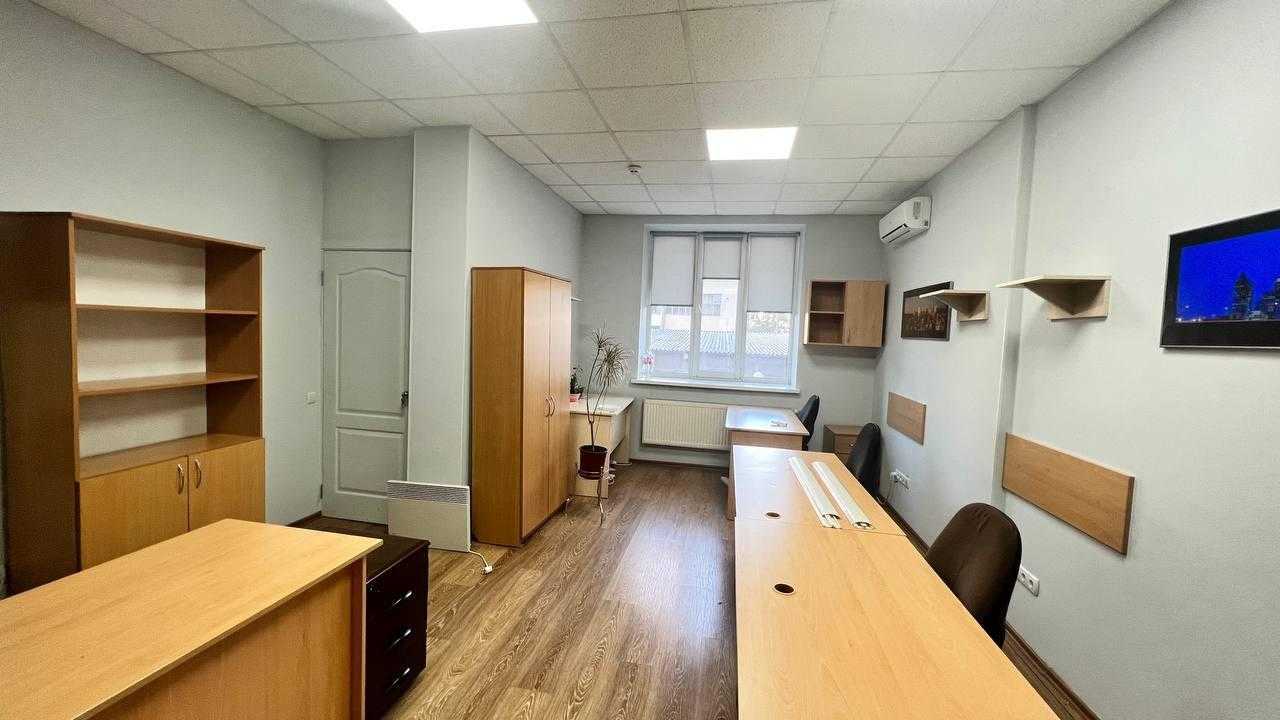 Оренда офісу 180 м², Євгена Коновальця вул., 32Г