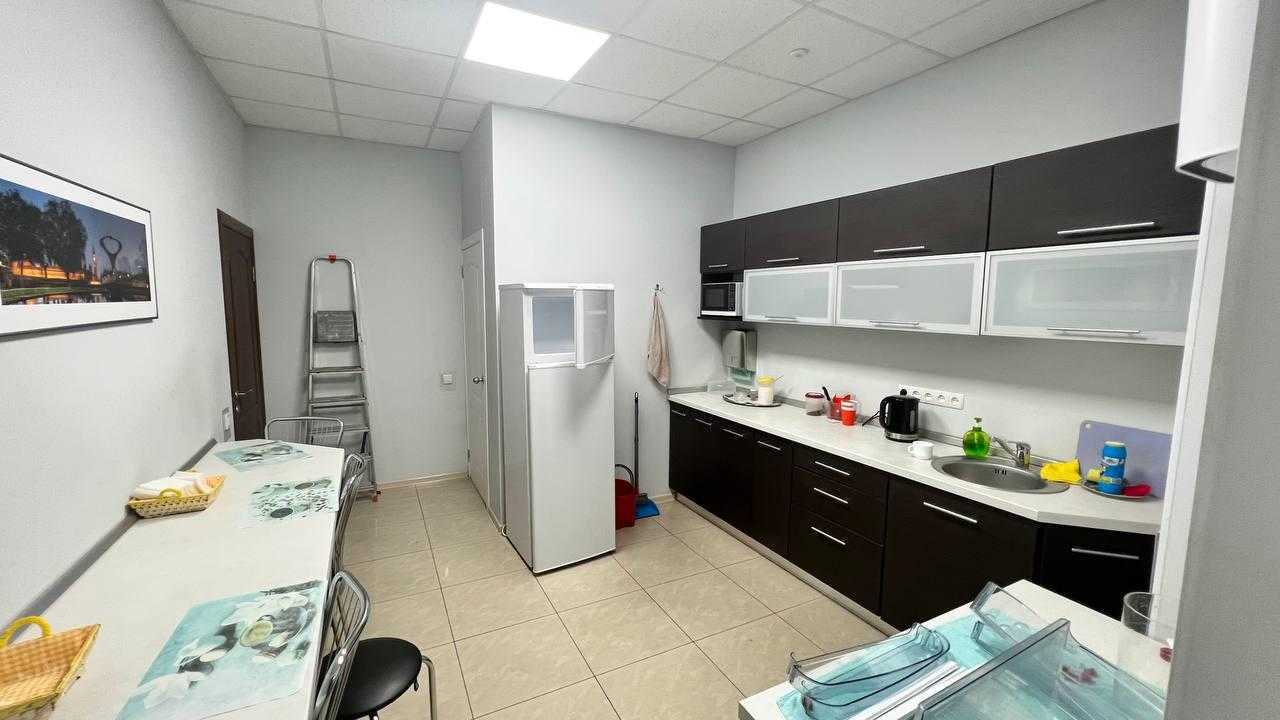 Оренда офісу 180 м², Євгена Коновальця вул., 32Г
