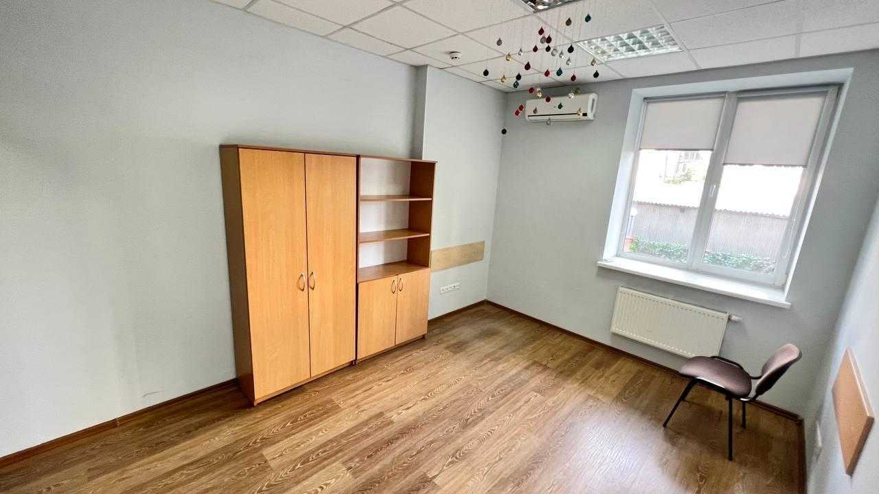 Оренда офісу 180 м², Євгена Коновальця вул., 32Г
