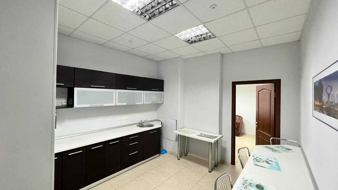 Оренда офісу 180 м², Євгена Коновальця вул., 32Г