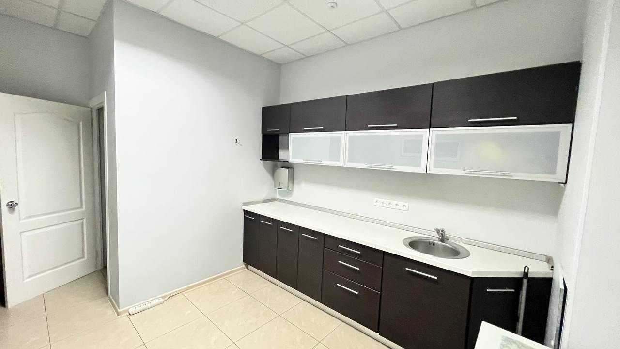 Оренда офісу 180 м², Євгена Коновальця вул., 32Г