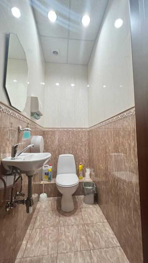 Оренда офісу 180 м², Євгена Коновальця вул., 32Г