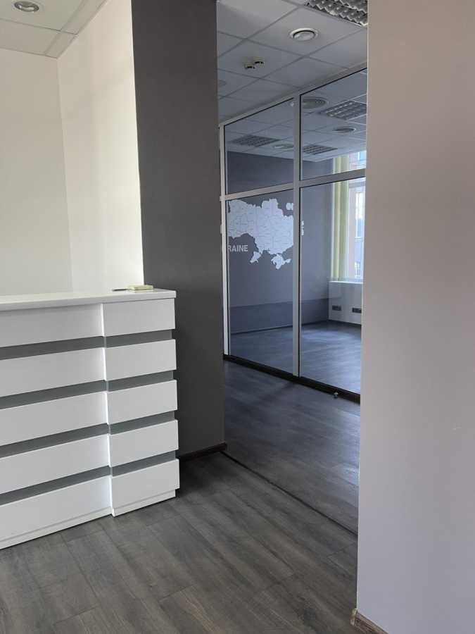 Оренда офісу 626 м², Миколи Грінченко вул., 4б