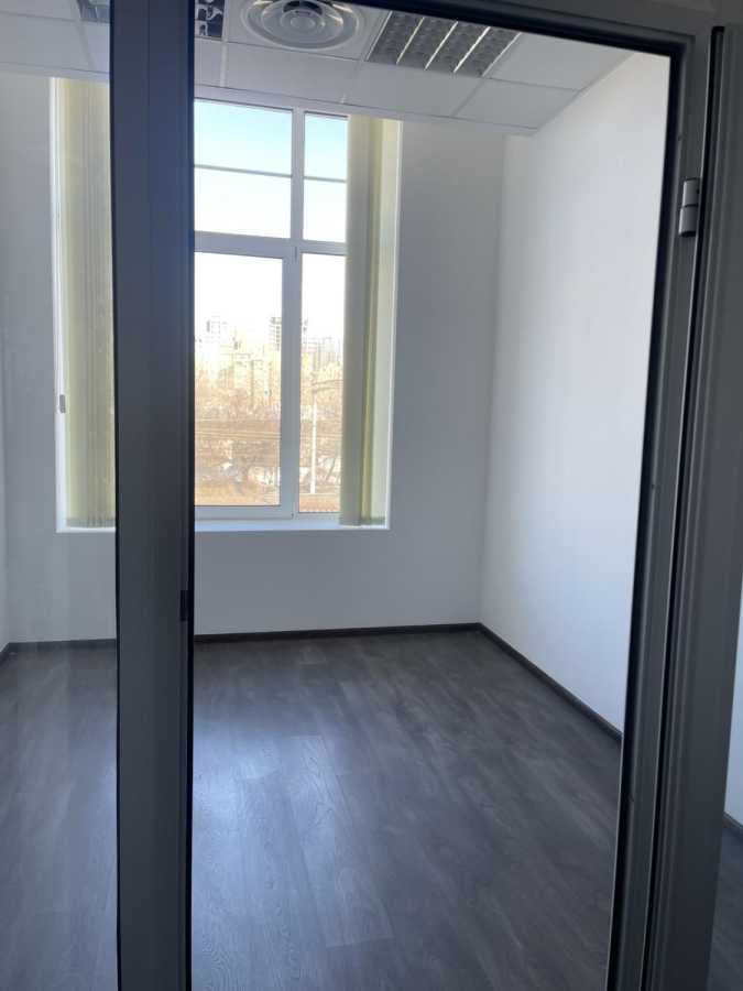 Оренда офісу 626 м², Миколи Грінченко вул., 4б