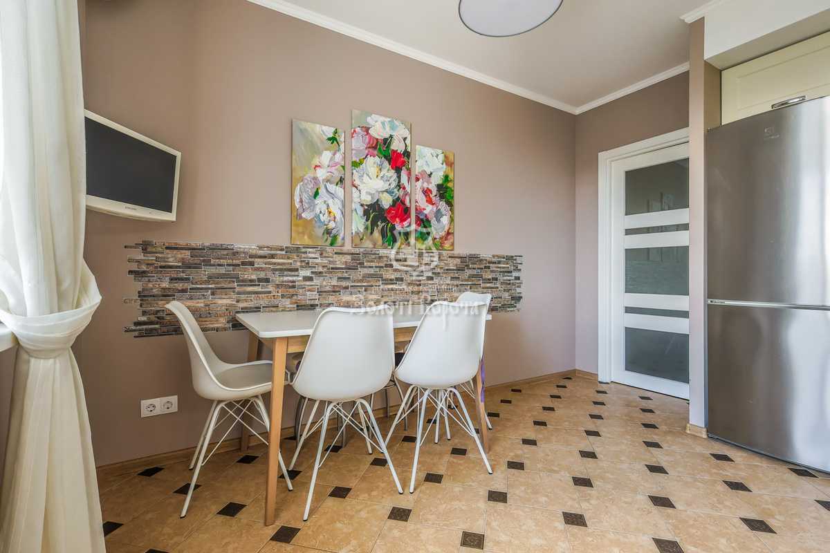 Продаж 3-кімнатної квартири 100.1 м², Гарматна вул., 38А