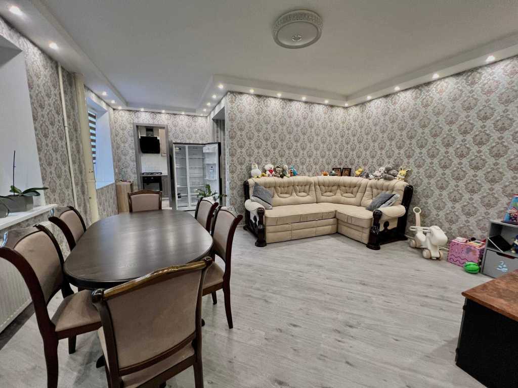Продажа 4-комнатной квартиры 88 м², Военный городок 11-й ул.