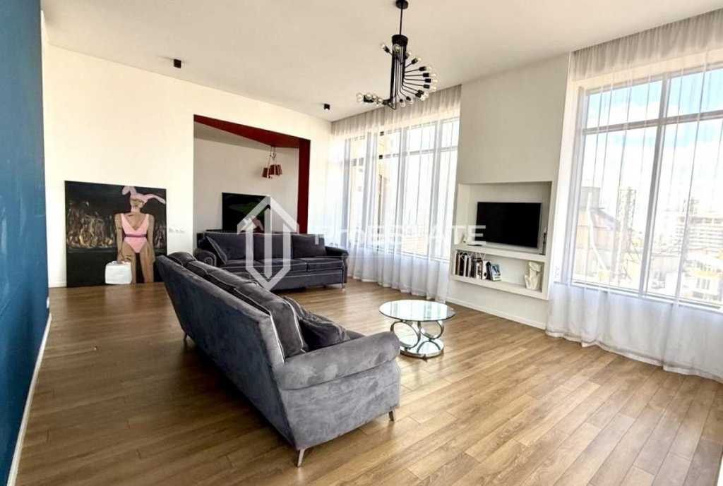 Продажа 4-комнатной квартиры 221 м², Евгения Коновальца ул., 36