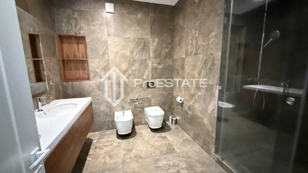 Продажа 4-комнатной квартиры 221 м², Евгения Коновальца ул., 36