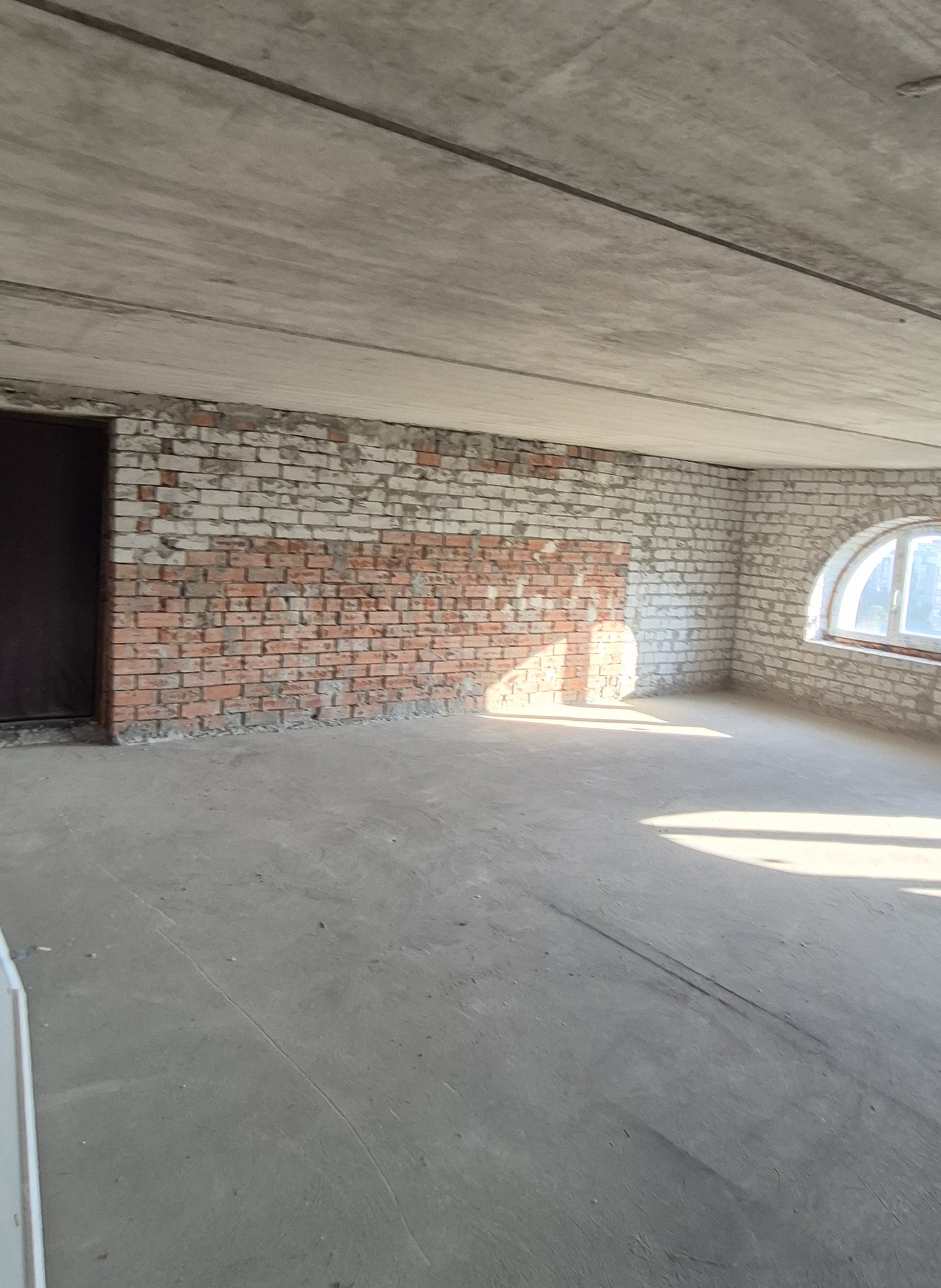 Продажа 4-комнатной квартиры 181 м², Роганская ул., 130/3