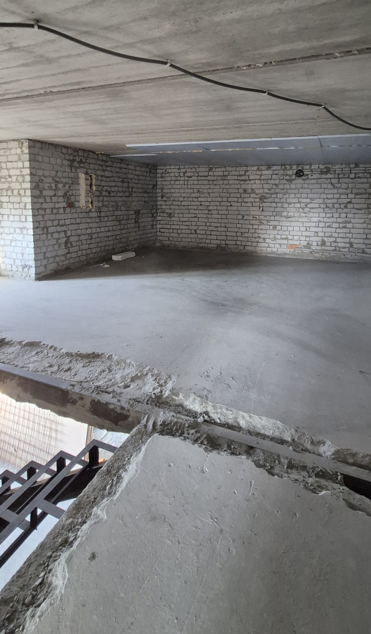 Продажа 4-комнатной квартиры 181 м², Роганская ул., 130/3